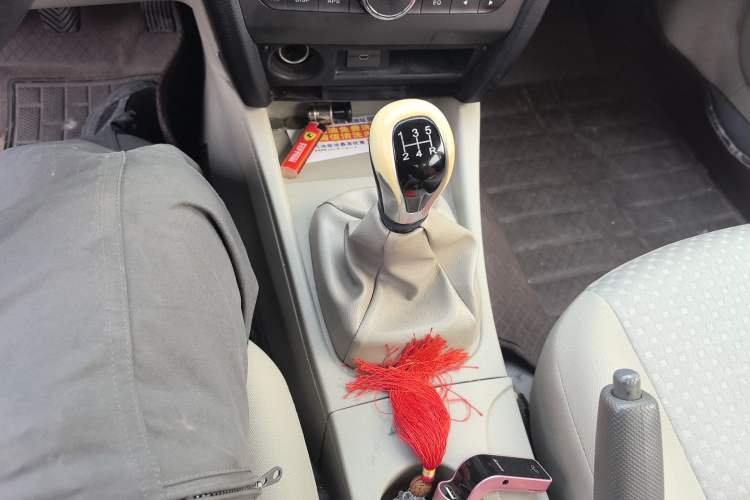 Used Soueast V3 Lingyue 2012 1.5L Manual Comfort Edition Gear Lever