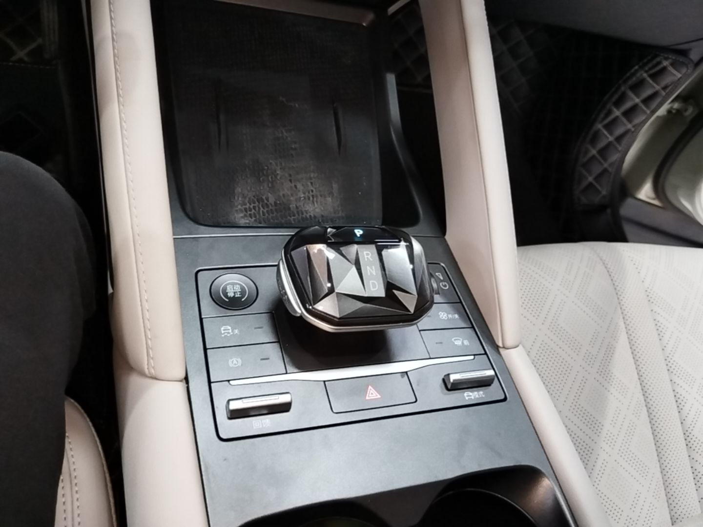 BYD Yuan UP 2024 401KM Leading Edition — снимка 16