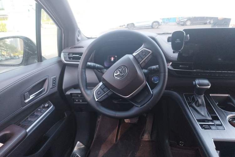 Used Toyota SIENNA 2021 2.5L Hybrid Platinum Edition
