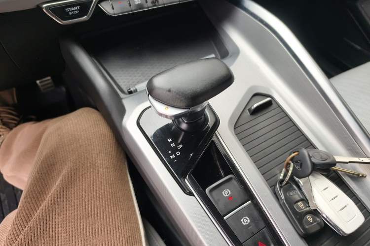Used Geely Auto Preface 2021 2.0TD Designer's Recommended Edition Gear Lever