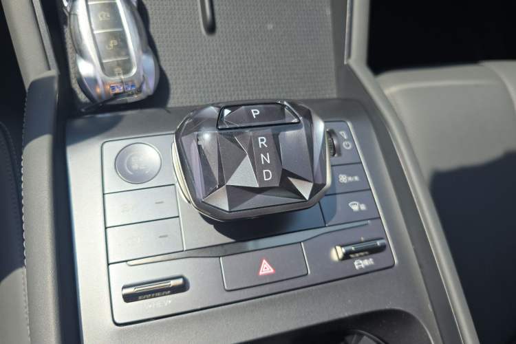 Used BYD Qin L 2024 DM-i 80KM Beyond Model Gear Lever
