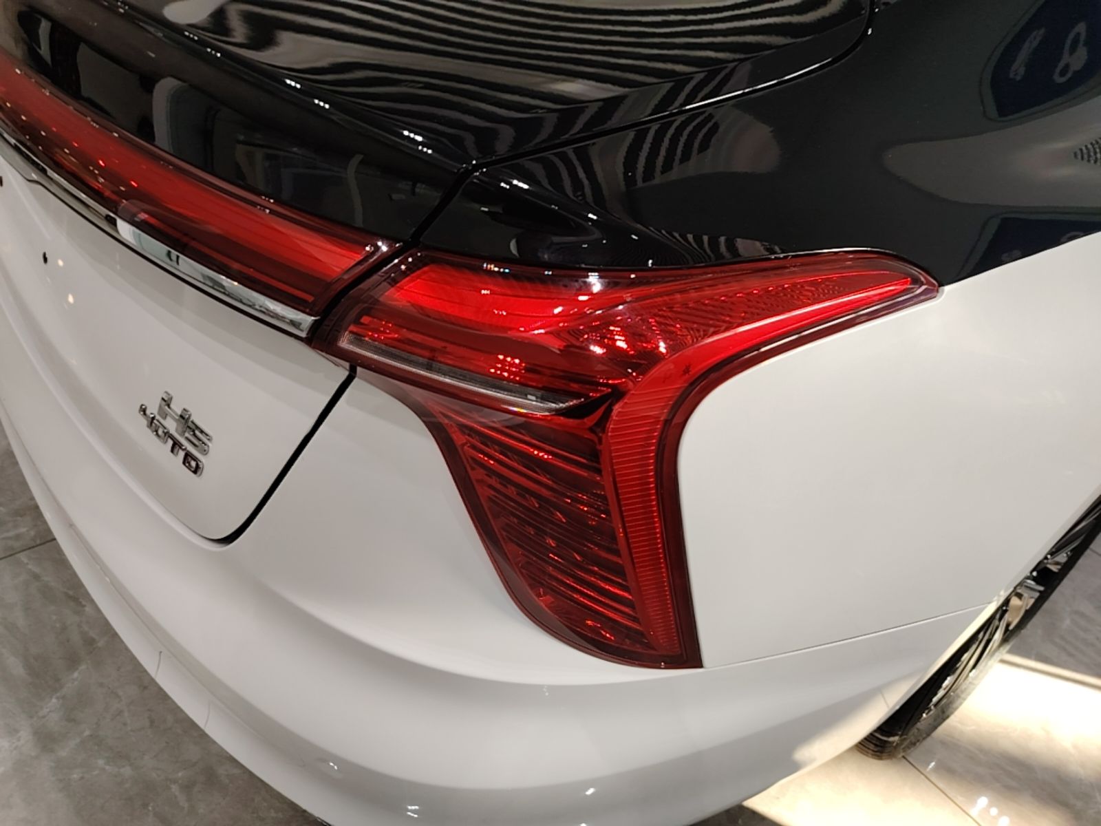 Hongqi H5 2025 2.0T Automatic Flag Edition – 500 000 Units Commemorative Version — снимка 9