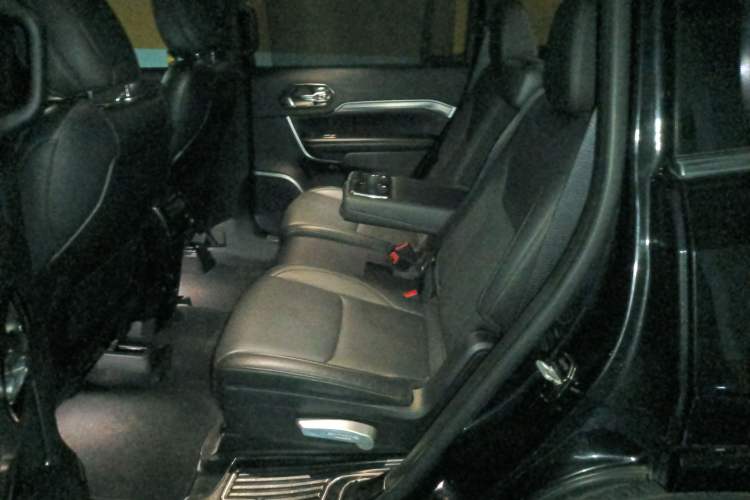 Used Jeep Grand Commander 2018 2.0T Four-Wheel Drive Smart Enjoyment Version China V Emission Standard
