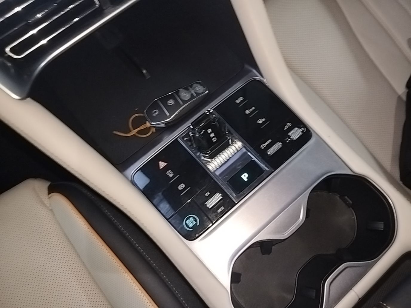 BYD Song PLUS New Energy 2024 HONOR Edition DM-i 110km Flagship PLUS — снимка 16