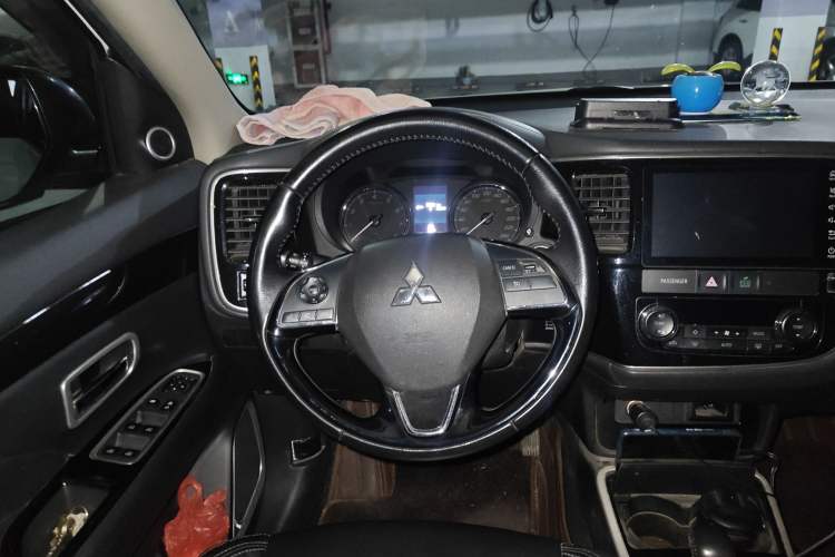 Used Mitsubishi Outlander 2019 2.0L Two-Wheel Drive Comfort Edition 5 Seats China V Standard