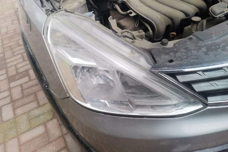 Used Nissan Livina 2013 Jingrui 1.6XL Manual Comfort Edition Right Front Headlight