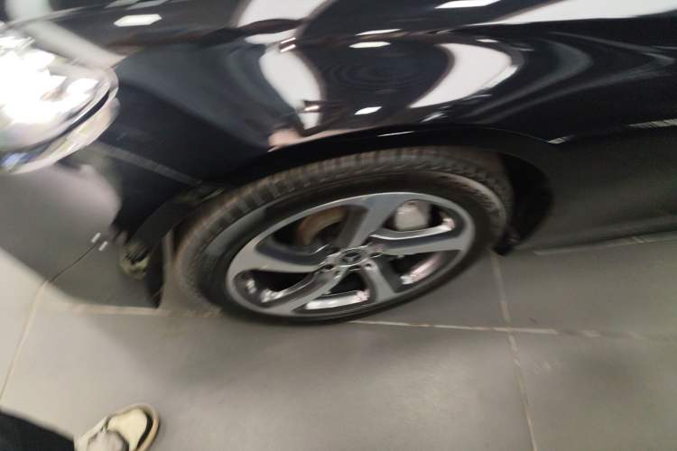 Used Mercedes-Benz E-Class 2019 Restyled E 300 L Sporty and Stylish Edition Left Front Wheel Hub