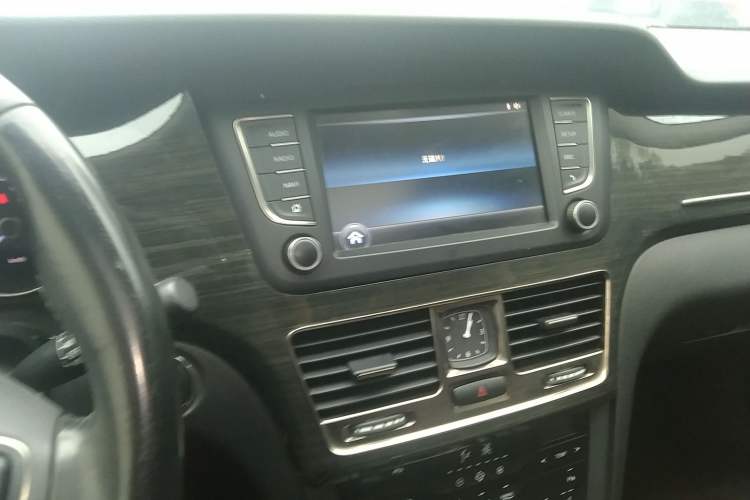 Used Hongqi H7 2018 2.0T Elite Edition Audio And AC Panel