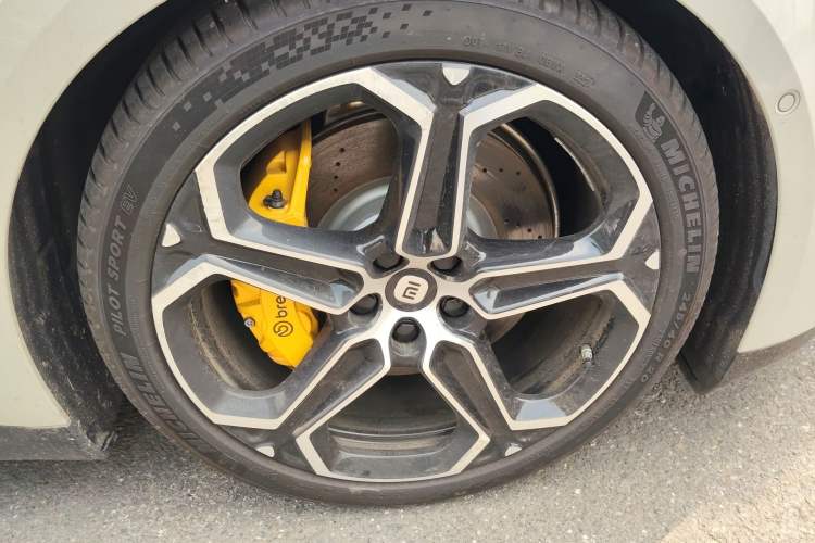 Used Xiaomi Auto SU7 2024 Four-Wheel Drive Ultra-Long Range Advanced Intelligent Driving Max Edition