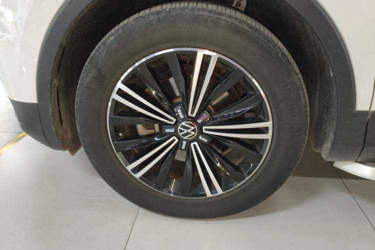 Used Volkswagen Tiguan L 2021 330TSI Automatic Two-Wheel Drive Smart Edition