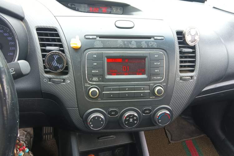 Used Kia K3 2015 1.6L Manual GLS Audio And AC Panel