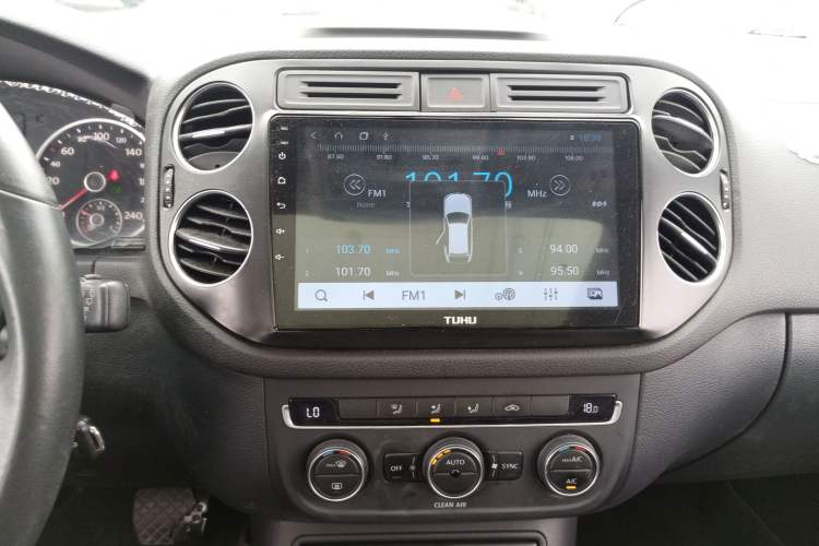 Used Volkswagen Tiguan 2016 300TSI Automatic All-Wheel Drive Fashion Vision Edition Audio And AC Panel