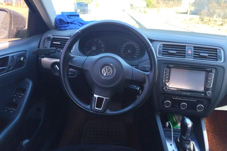 Used Volkswagen Sagitar 2014 Revised Version 1.6L Automatic Comfort Edition Steering Wheel