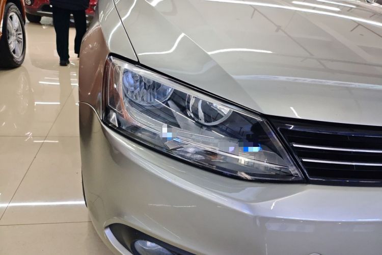 Used Volkswagen Sagitar 2014 Revised Version 1.6L Automatic Leading Edition Right Front Headlight