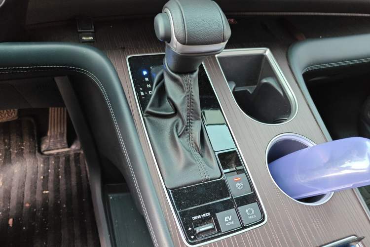 Used Toyota Granvia 2024 2.5L Hybrid Prestige PLUS Four-Wheel Drive Version Gear Lever