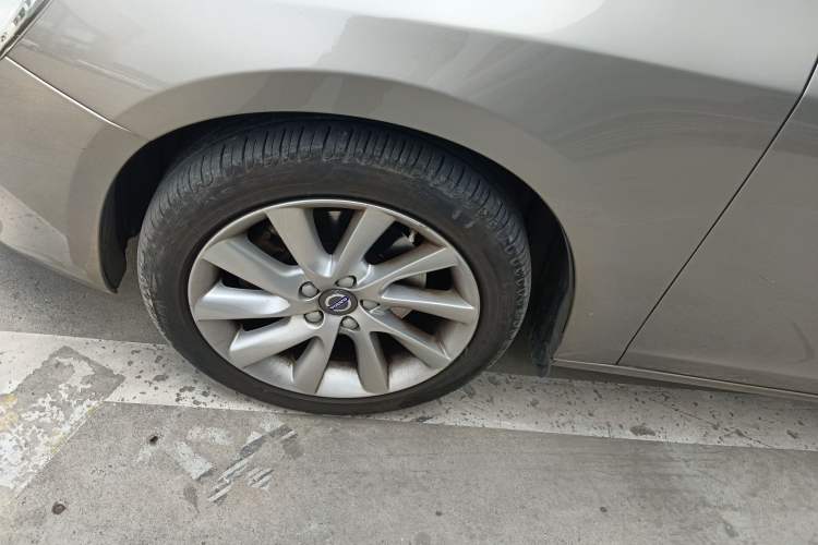 Used Volvo S60 2016 S60L T4 Zhiyuan Edition Left Front Wheel Hub