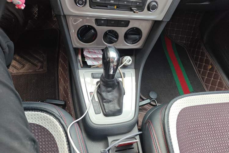 Used Volkswagen Lavida 2013 Revised Classic 1.6L Automatic Fashion Edition