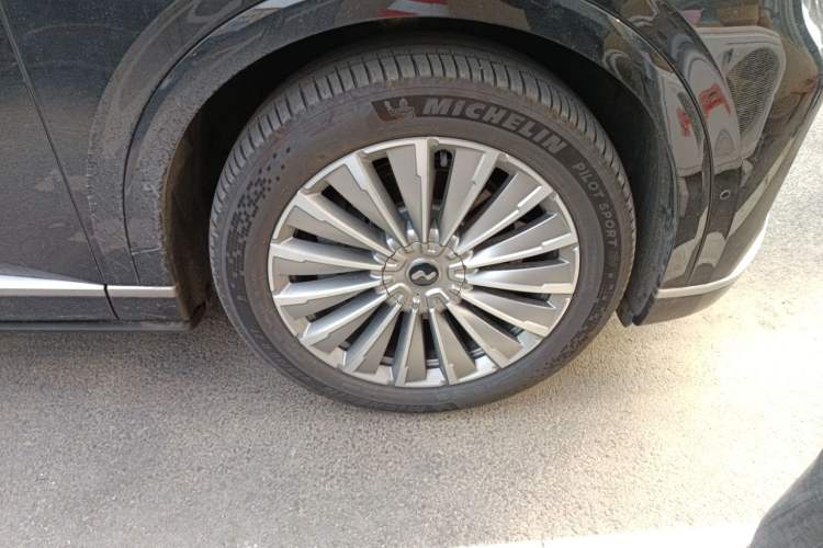 Used ONVO Luxeed L90 2025 Model—Ultra Six-Seater Version
