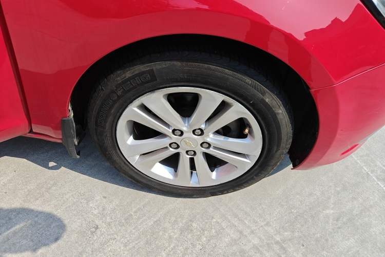 Used Chevrolet Cruze 2015 1.5L Automatic Luxury Edition Right Front Wheel Hub