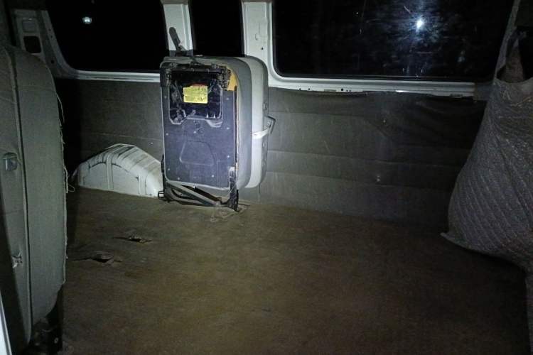 Used SAIC MAXUS Xintu V80 2017 2.5T 5-Speed Manual Aoyuntong National V Standard Long Wheelbase High-Roof 6-10 Seater Left Rear Seat