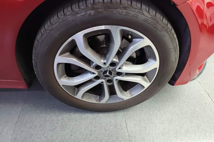 Used Mercedes-Benz C-Class 2017 Restyled C 180 L Fashion Edition Sport Version Right Front Wheel Hub