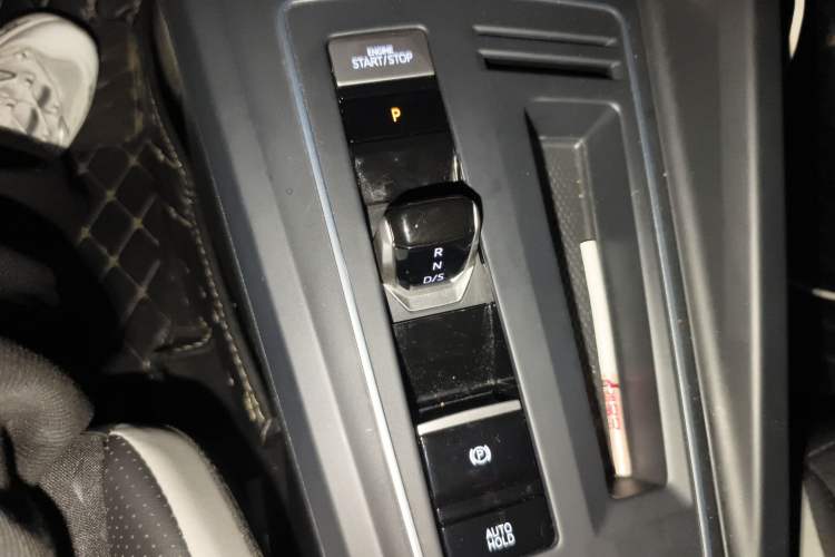 Used Volkswagen Golf 2025 Facelifted 300TSI Pro Gear Lever