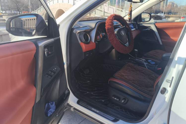 Used Toyota RAV4 2013 2.5L Automatic 4x4 Luxury Edition
