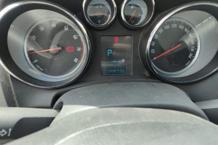 Used Buick GT 2012 XT 1.6L Automatic Fashion Edition Odometer Close Up