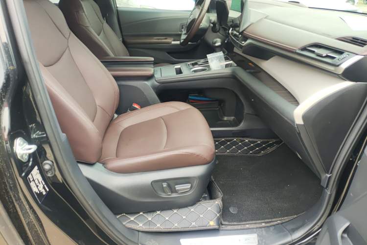 Used Toyota Granvia 2023 2.5L Hybrid Flagship VIP Edition