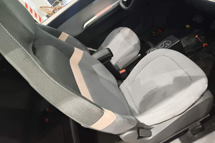 Used Wuling Hongguang MINIEV 2021 Macaron Premium Model – Lithium Iron Phosphate Right Front Seat