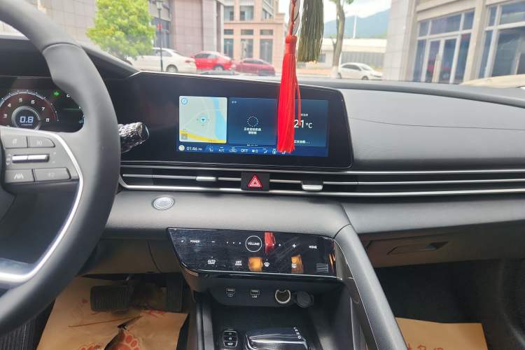 Used Hyundai Elantra 2021 1.5L CVT LUX Prestige Edition Audio And AC Panel