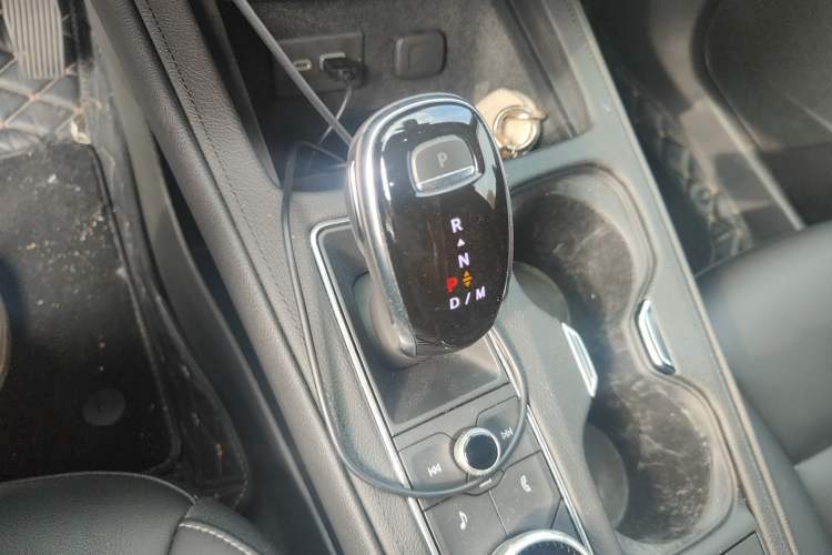 Used Cadillac XT4 2020 Revised Version 28T Two-Wheel Drive Luxury Edition Gear Lever