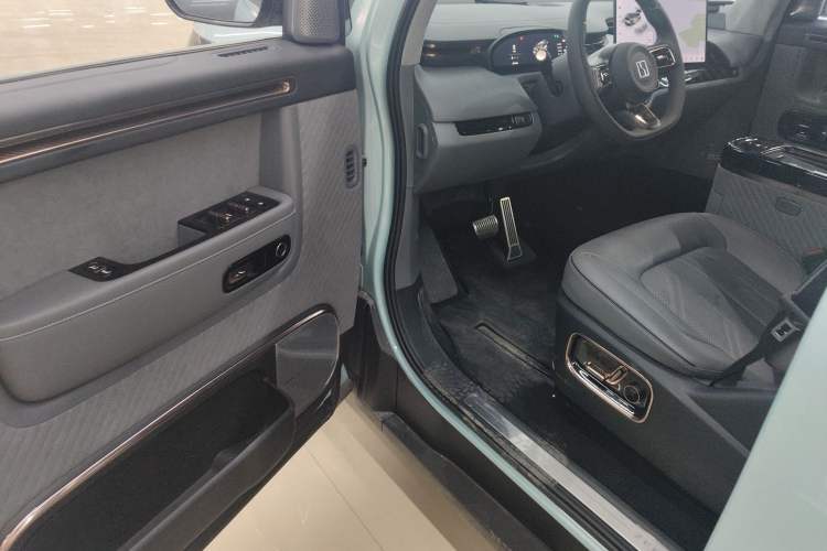 Used Zeekr MIX 2025 Intelligent Driving Version
