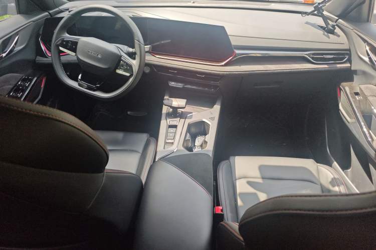 Used CHANGAN OSHAN X5 PLUS 2023 1.5T DCT Navigation Edition Center Console