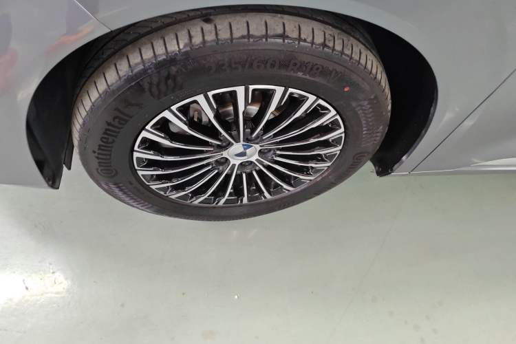 Used Denza D9 2022 DM-i 1040 Prestige Model