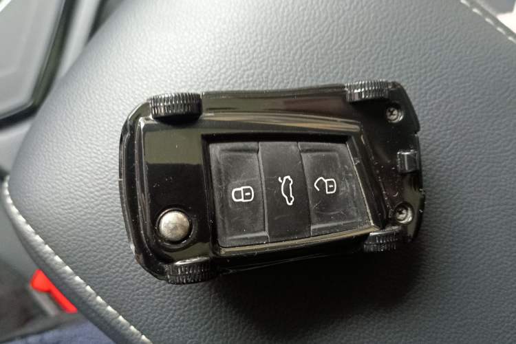 Used Volkswagen Tiguan L 2023 Restyled 330TSI Automatic Two-Wheel Drive R-Line Enhanced Comfort Version Vehicle Key