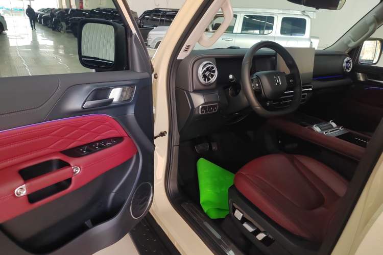 Used Tank 300 New Energy 2025 Hi4-T