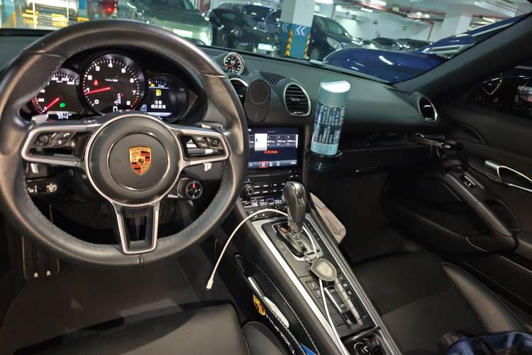 Used Porsche 718 2018 Boxster 2.0T Center Console