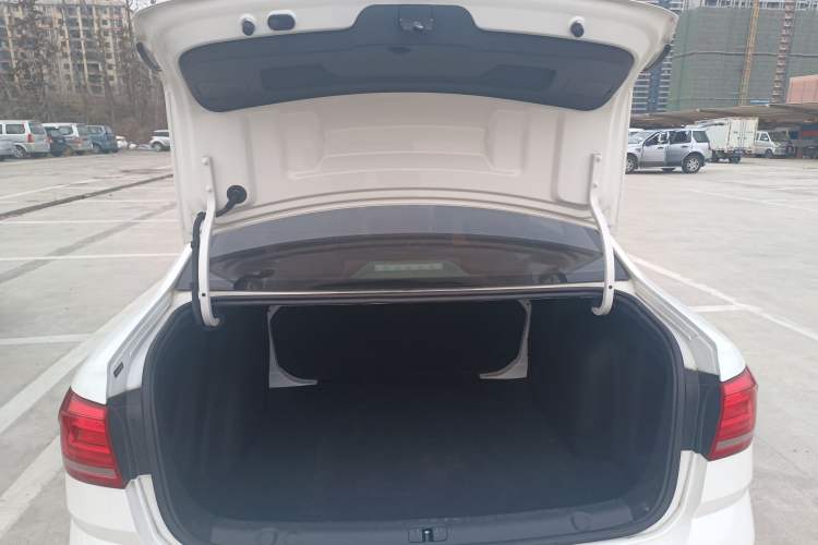 Used Volkswagen Lavida 2017 1.6L Automatic Fashion Edition
