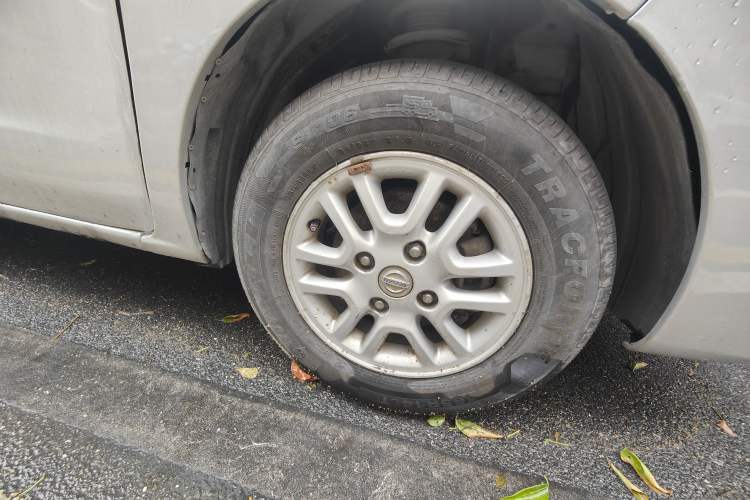 Used Nissan NV200 2012 1.6L 232 Seats Luxury Version Right Front Wheel Hub