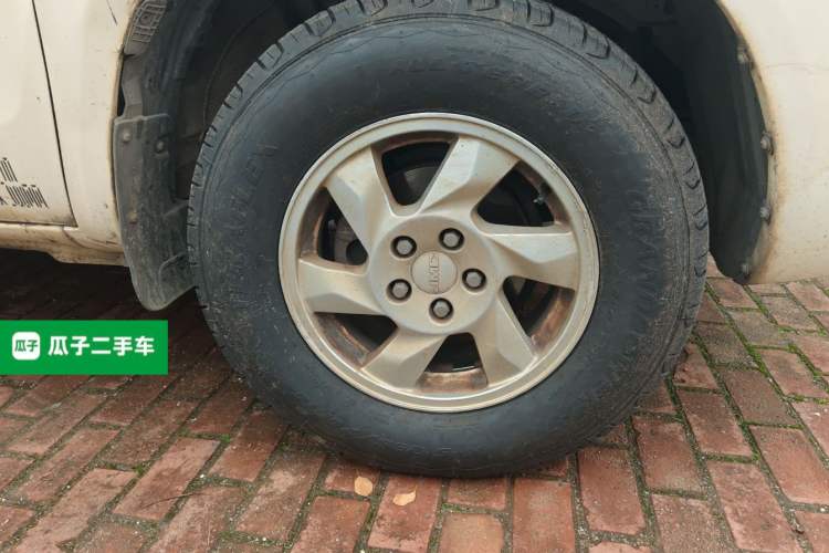 Used JMC Yuhu 7 2016 2.4T Two-Wheel Drive Luxury Edition JX4D24