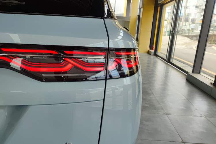 Used BYD Song L DM-i 2024 112 km Leading Edition Right Rear Taillight