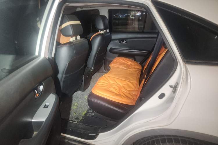 Used BYD S6 2014 2.0L Manual Luxury 5-Seater
