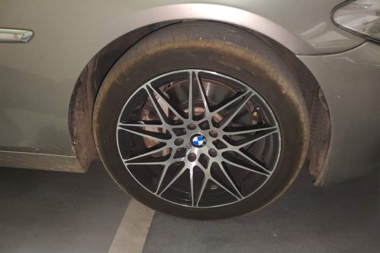 Used BMW 5 Series 2011 535i Sport Edition Right Front Wheel Hub