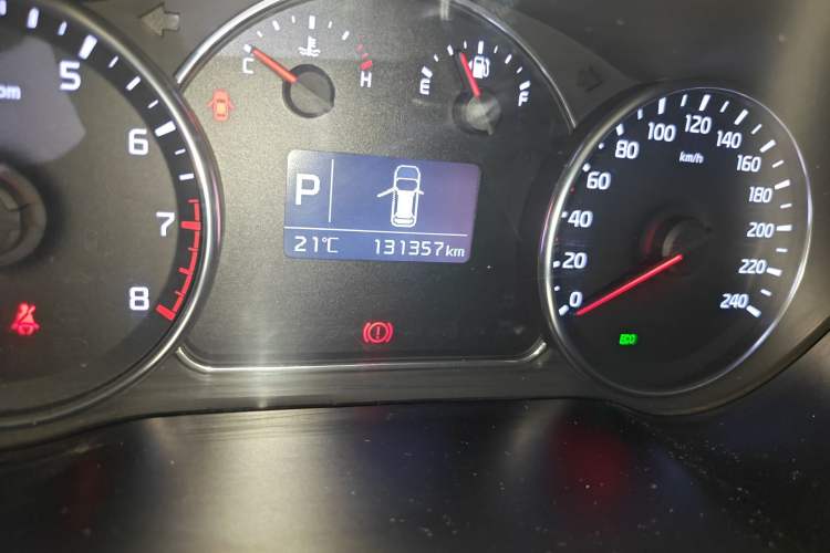 Used Kia Carens 2013 2.0L 7-Seater Automatic Standard Version China IV Standard Odometer Close Up