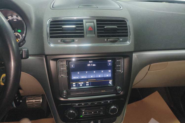 Used Skoda Yeti 2014 1.8TSI DSG Polar Edition Audio And AC Panel