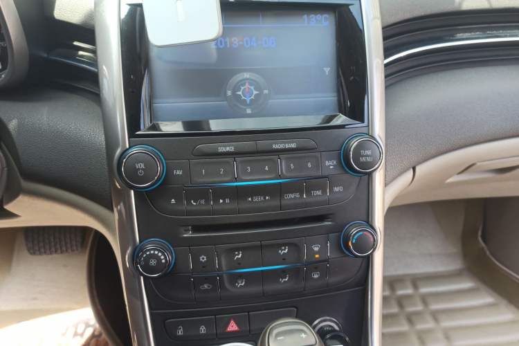 Used Chevrolet Malibu 2014 2.0L Automatic Comfort Edition Audio And AC Panel