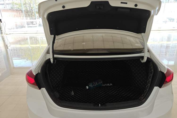 Used Hyundai Elantra (6th Generation / Lingdong) 2016 1.6L Manual ZhiXuan·Youth Edition Trunk