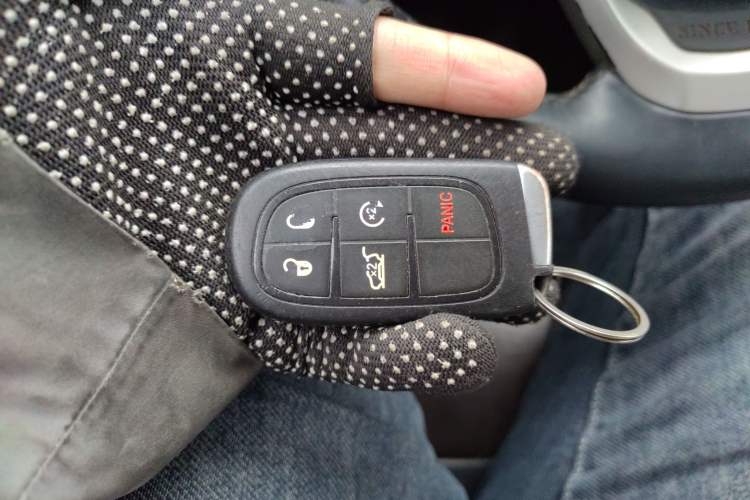 Used Jeep Cherokee 2017 2.0L Superior Edition
