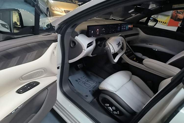 Used IM LS7 2023 100kWh Lux All-Wheel-Drive Version
